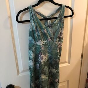 Patagonia women’s size M sleeveless dress with stretch